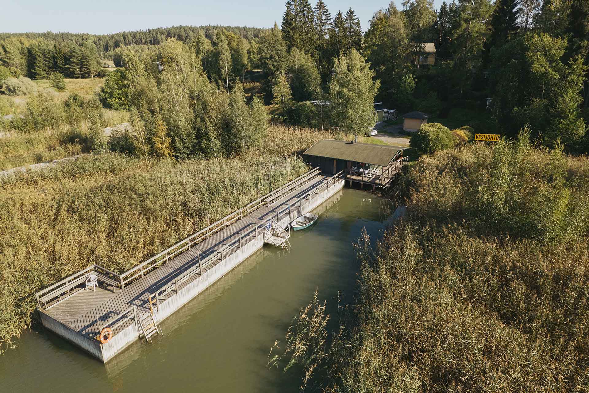Uimaan ja saunomaan merenrannalle. Kuusiston lomakeskuksen tunnelmallinen rantasauna vuokrattavissa yksityiskäyttöön. Vapaasti asiakkaiden käytössä saunapäivinä.
